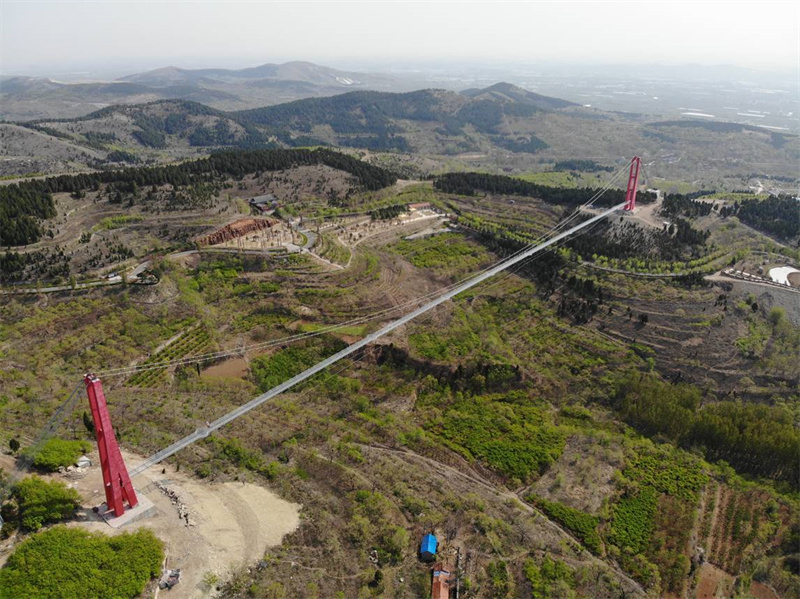 山东九龙峪国家AAAA级旅游景区“云天飞峪”玻璃吊桥